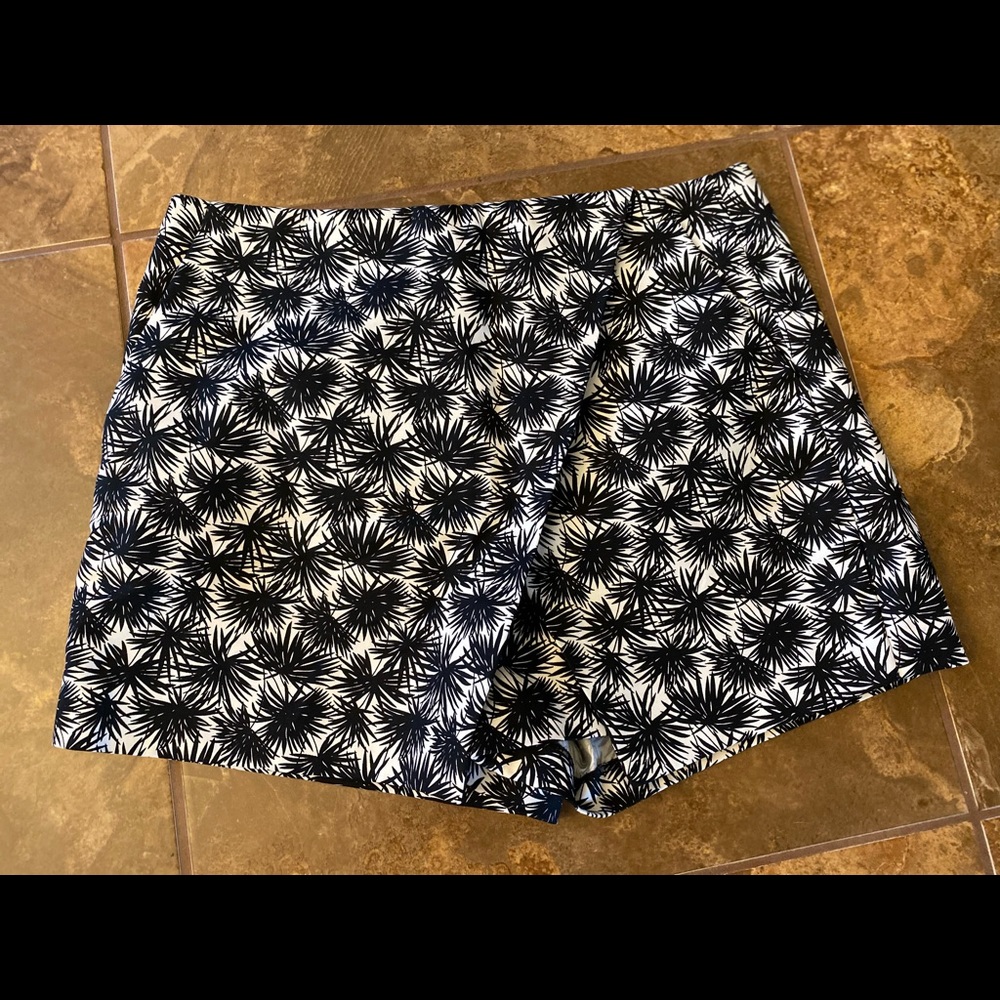 Michael Kors Palm Skort Size 8